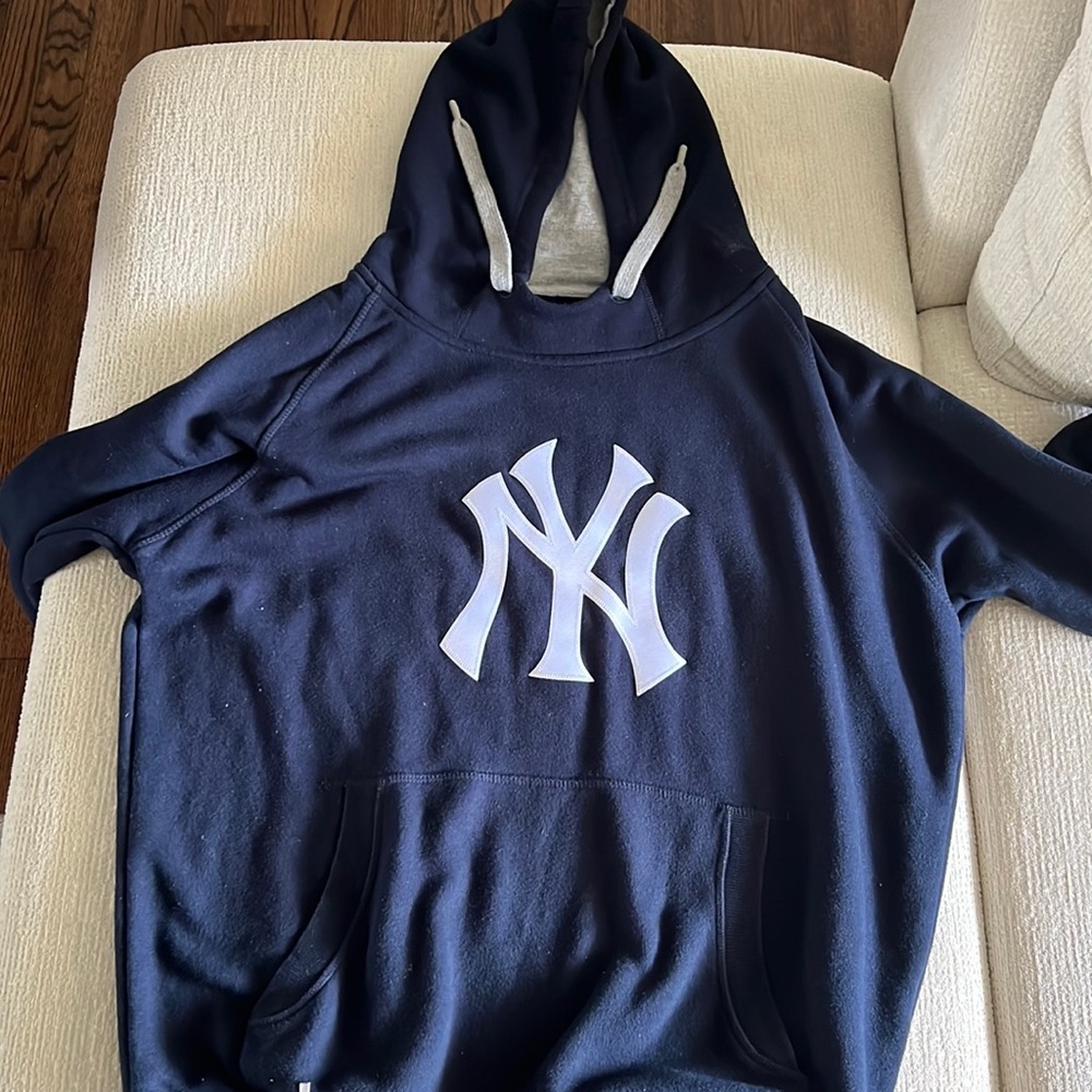 Large yankee hoodie